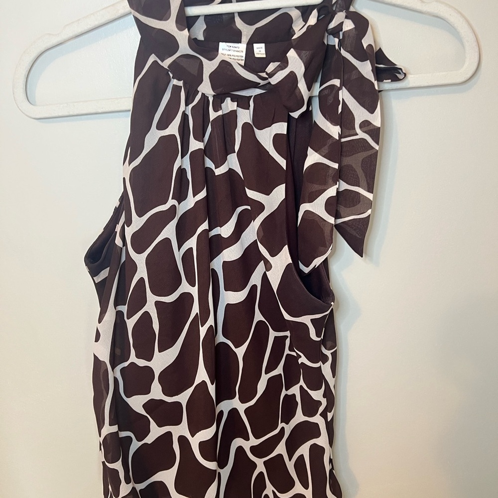 Brown and White Sleeveless Top - Picture 2 of 4